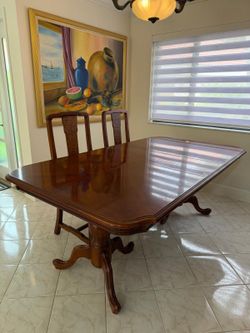 Beautiful Thomasville solid wood table
