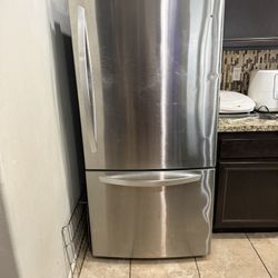 LG REFRIGERATOR (full Size, Stainless). 