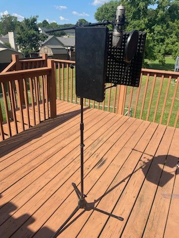 Rhode Microphone With Stand