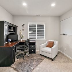 Desk With Hutch For sale !