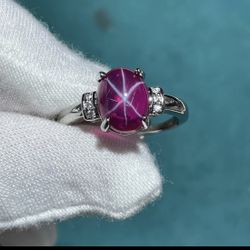 Absolutely gorgeous. Starlight six-pointed ruby ​​ring.