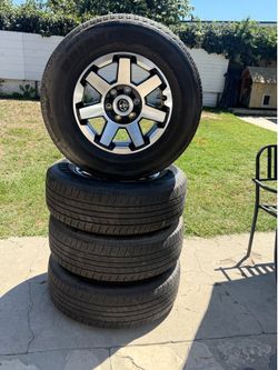 Toyota 4 runner Rims with tires 265 70r17