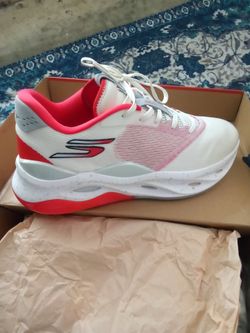 Basketball shoes