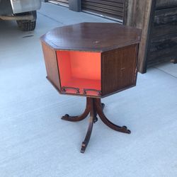 Swivel End Table