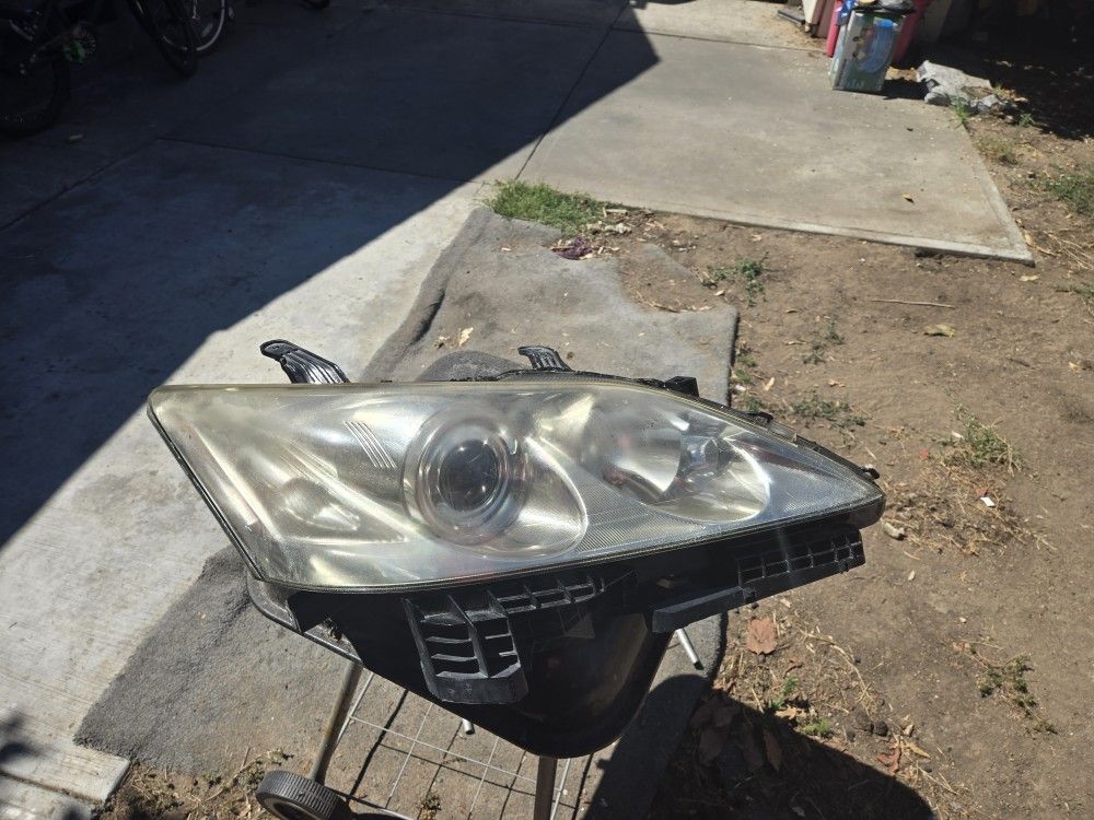 Leftside Headlight 2009