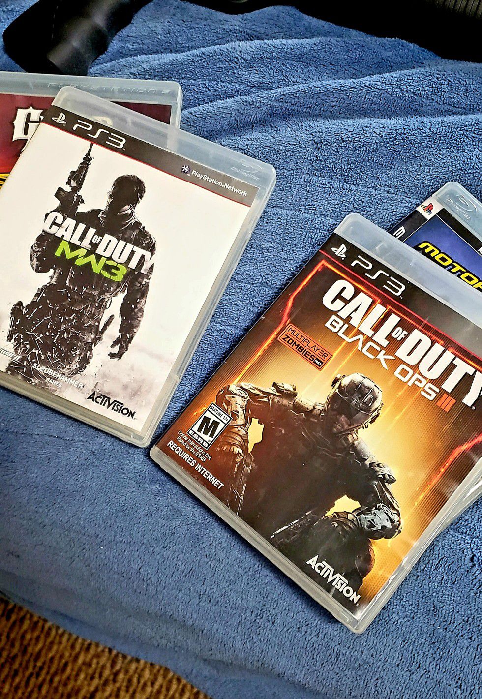 4 PS3 games "Call of Duty" etc..