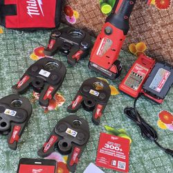 Milwaukee
M18 18-Volt Lithium-Ion Brushless Cordless FORCE LOGIC Press Tool Kit with 1/2 in. - 2 in. Jaws Kit (6-Jaws Included)