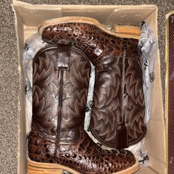 JAR BOOTS SIZE 7