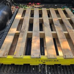 Free Pallets (4)