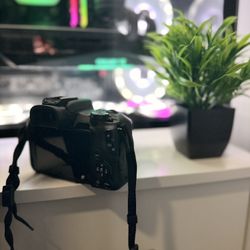 Canon R50 