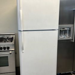 KENMORE 18 CU FT TOP FREEZER REFRIGERATOR WITH ICE MAKER 