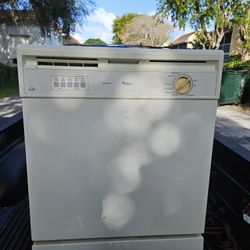 Dishwasher Whirlpool Beige Used 