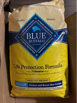 30lbs Blue Buffalo Life Protection Formula Healthy Weight Adult Dry Dog Food, Chicken & Brown Rice, Supports Immunity with Antioxidant-Rich LifeSource