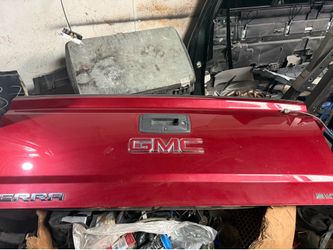 GMC SIERRA TAILGATE & camera