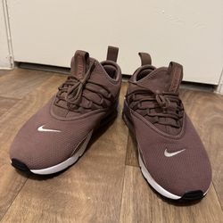 Women’s Nike Air Max Size 7.5