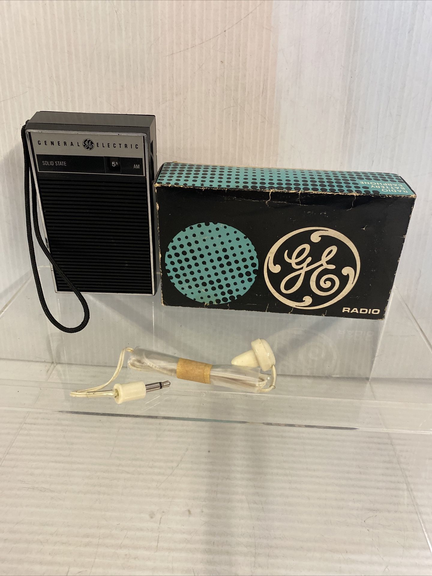 Vintage GE Transistor Radio General Electric P - 2790 With Earpiece & Box TESTED