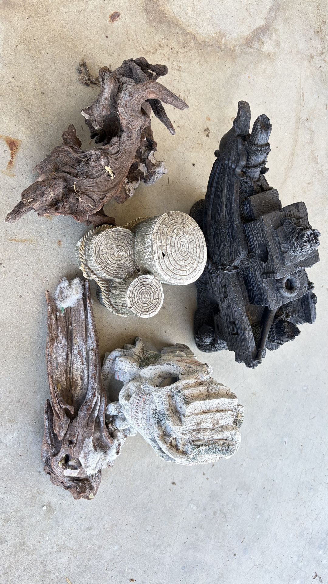 driftwood shipwreck hiding spots