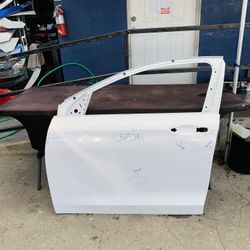 CHRYSLER (contact info removed)-2017 LEFT DRIVER SIDE DOOR OEM 