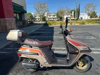 1985 Honda Elite 250 Scooter LOW miles , Title in Hand