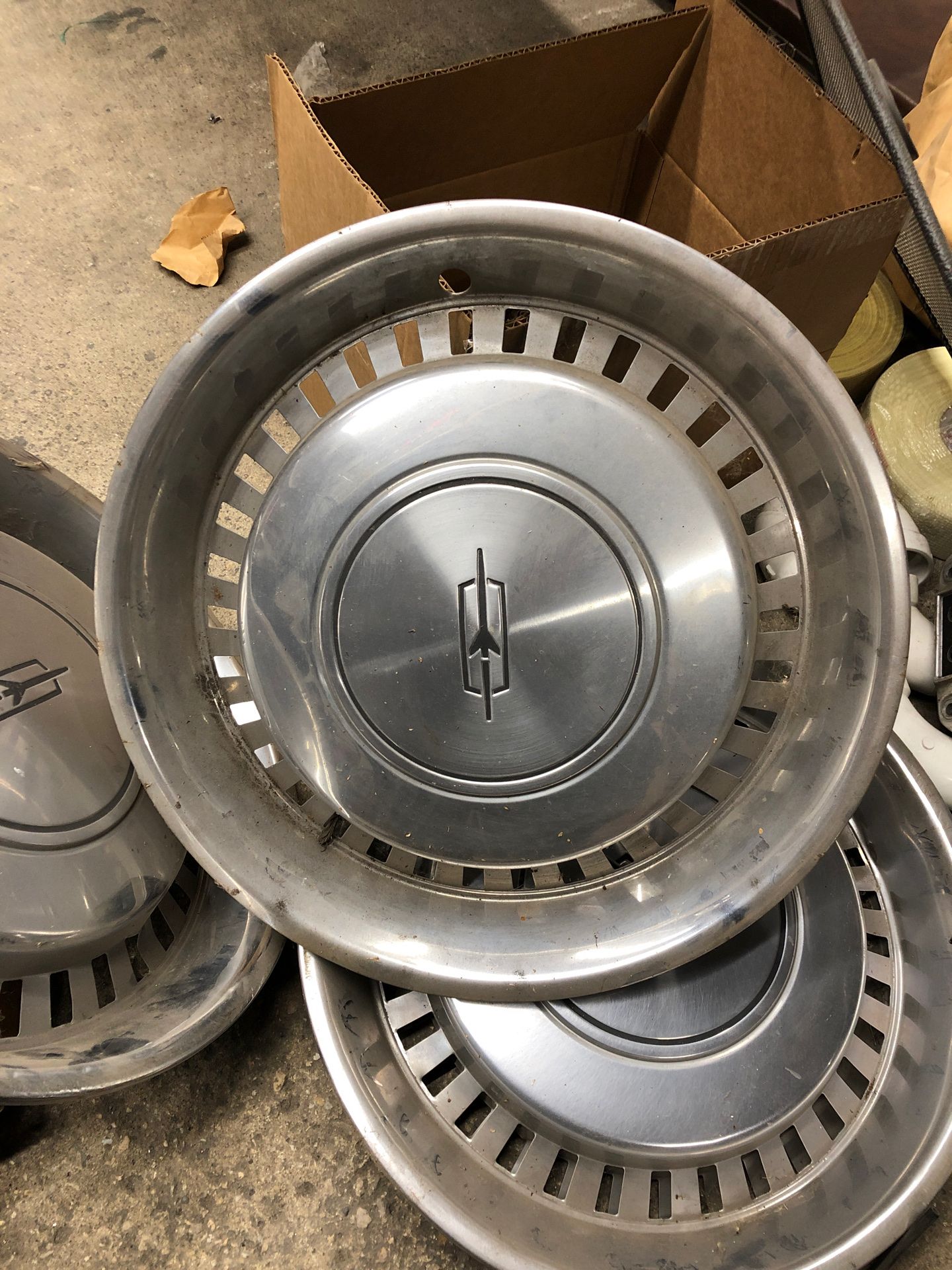76 olds hub caps. Matching set of 4
