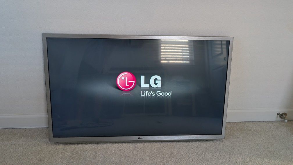 LG 47G2 47-Inch Cinema 3D 1080p 120Hz LED-LCD HDTV with Google TV and Six Pairs of 3D Glasses (2012 Model)