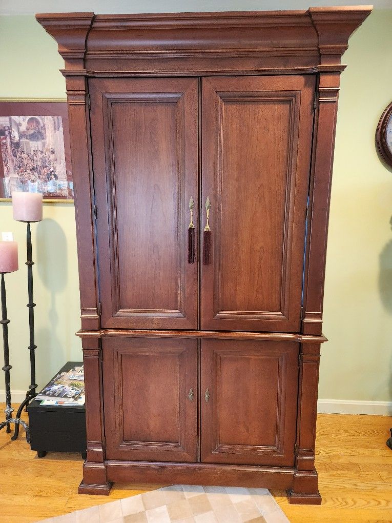 Armoire TV Cabinet Entertainment Center