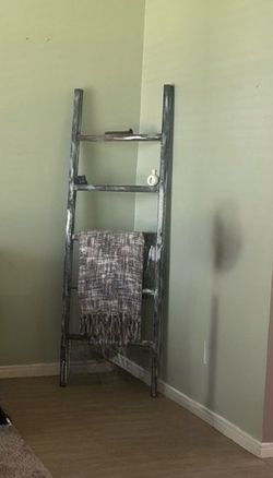 Decorative ladder for blankets