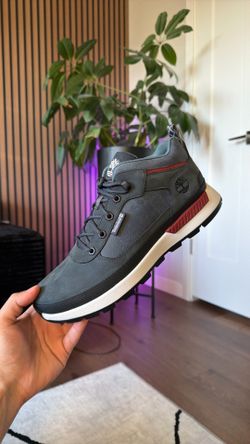 Timberland field trekker low lace sneaker  size 9