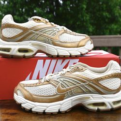 Nike Air Max Moto 2K Women Size 7, 7.5