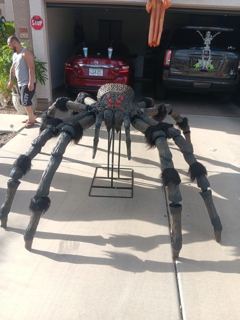 Huge 8' Home Depot Spider for Sale in El Mirage, AZ OfferUp