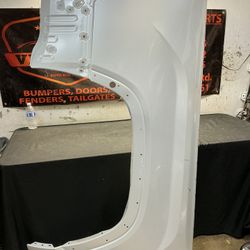 TOYOTA TUNDRA 2022-2025 RH SKIN BED PANEL OEM (5.5 ft)