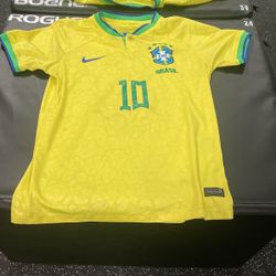 Large Vinicius Junior Brazil 22-23 soccer jersey