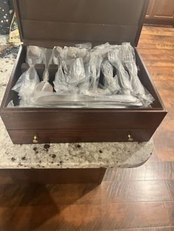 Reed & Barton Bristol Grande-Mahogany/Brown Chest