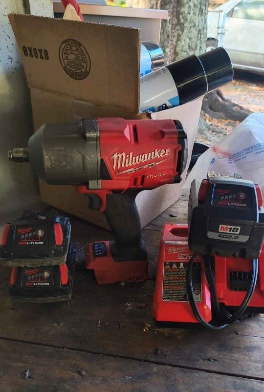 Milwaukee impact wrench 1/2" Square-Ring y Charger M12 M18 y 3 Battery