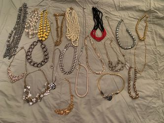 Necklace Lot Of 23