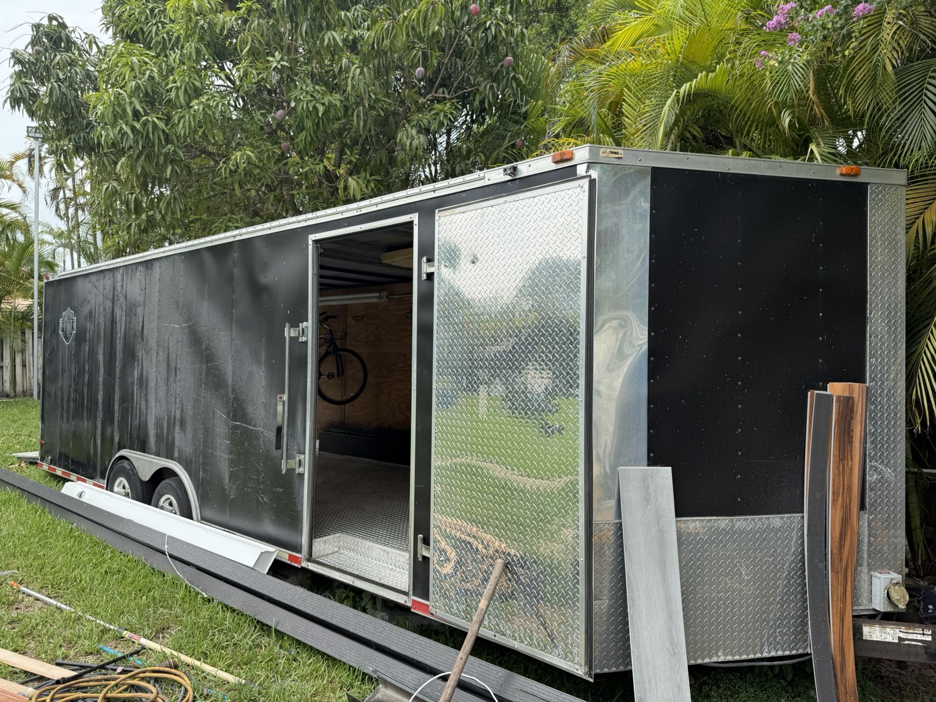 26 Ft Trailer With Light And Air Condition