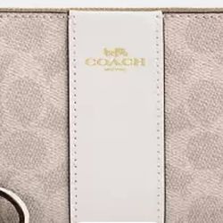 Coach Corner Zip Wristle