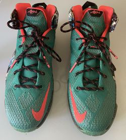 Nike Lebron XII Christmas Emerald Green. Youth Sz 7