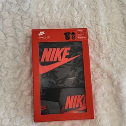 Nike Newborn Gift Set
