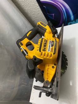 Dewalt Saw with battery  (CORDLESS
