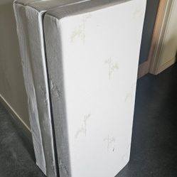 Folding Mattress, Trifold, Queen, Memory Foam, 6 Inches