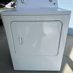 Gas Dryer Kenmore .Super Capacity Plus .Heavy Duty .Very Good Condition . We Give Guarantee.