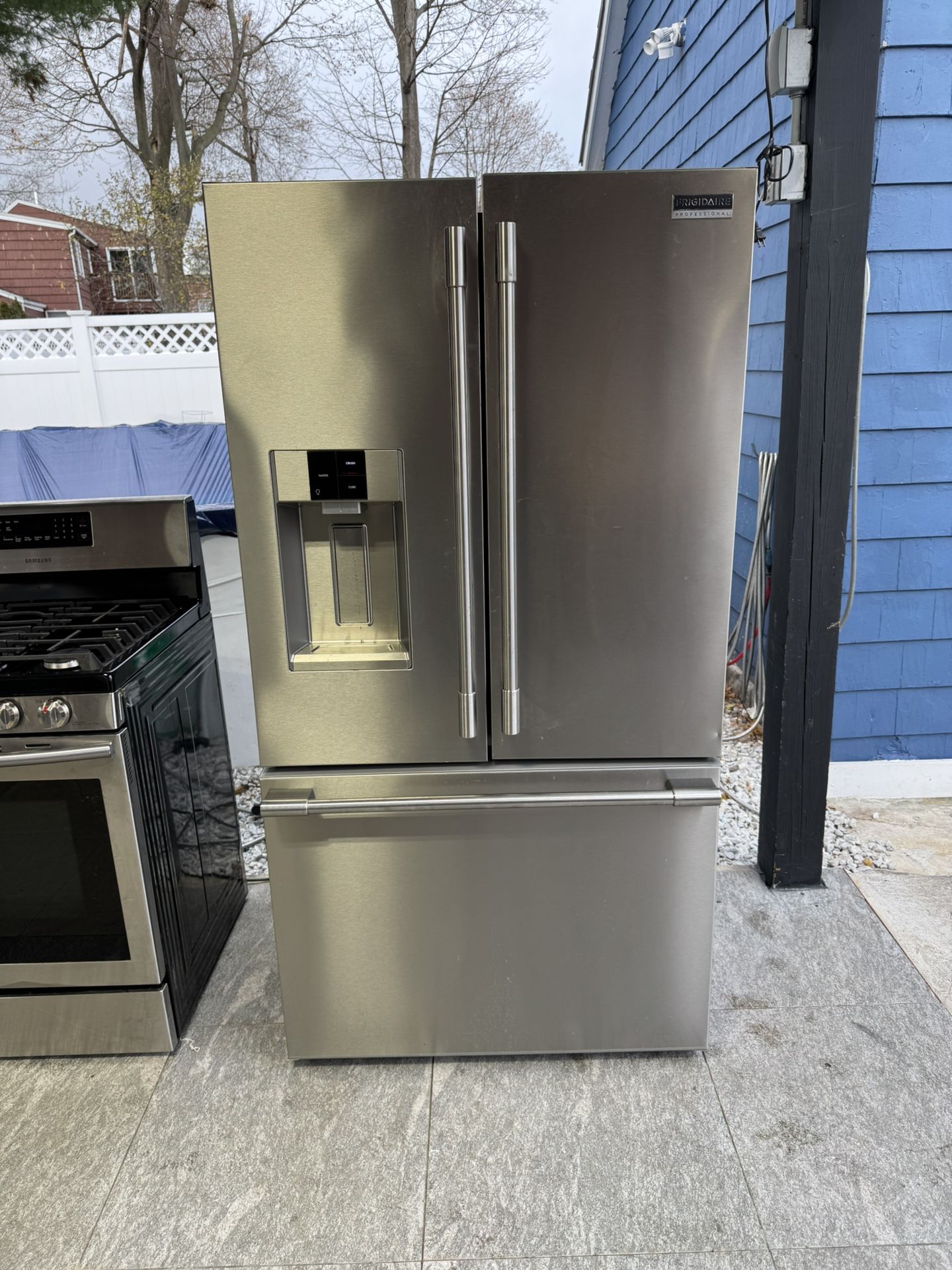 Frigidaire Professional Refrigerador 36 X 29 X 69 Almost New One Receipt For 90 Days Warranty