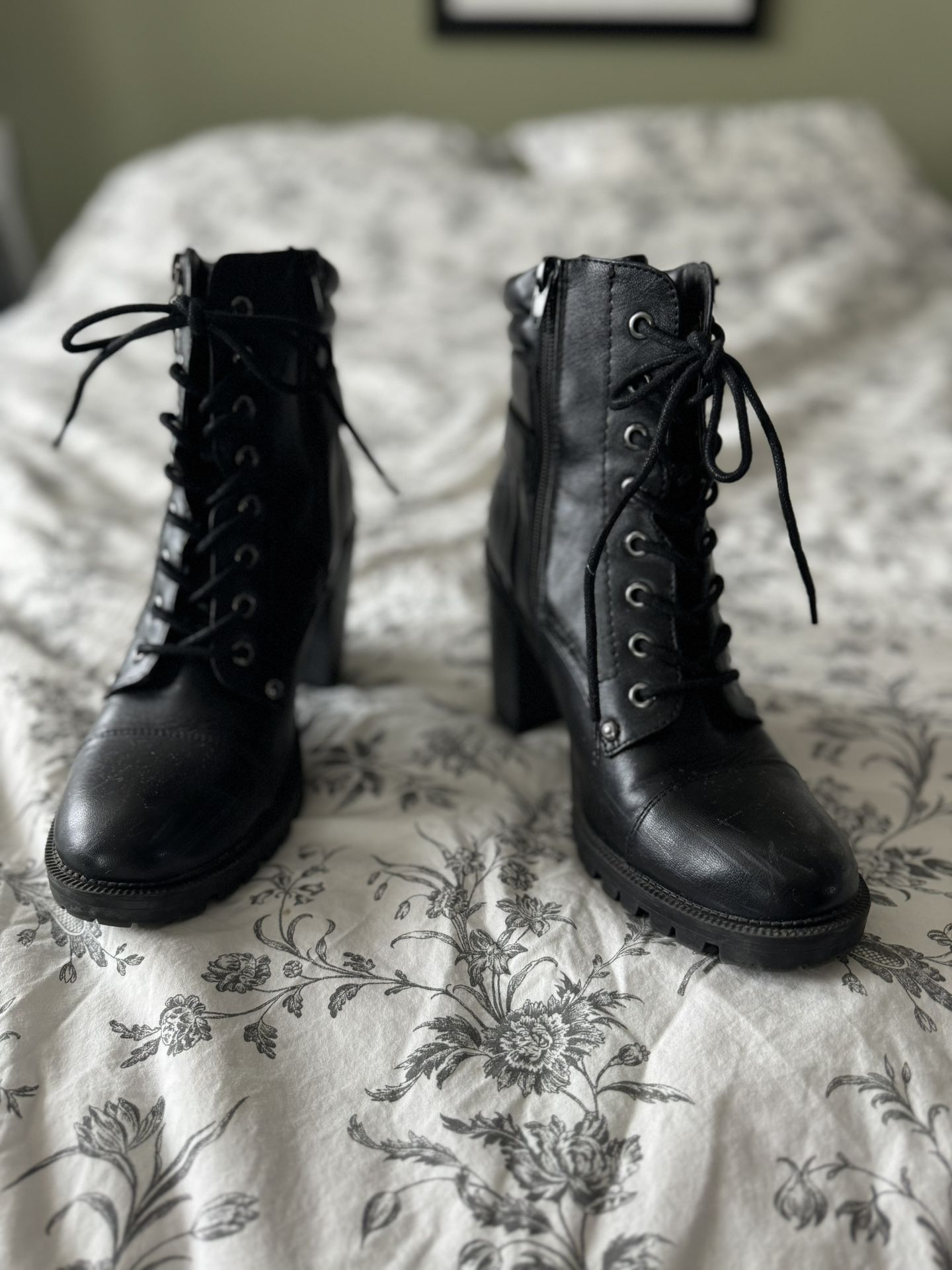 Black combat boots with chunky heel 8