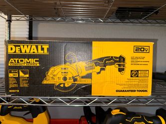 DEWALT ATOMIC 20V MAX Cordless Brushless 4-1/2 in. Circular Saw (Tool Only MISSING BLADE