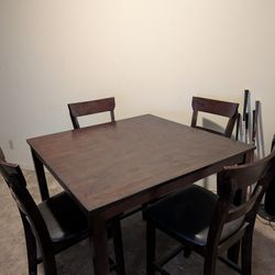 Kitchen Table +4 Chairs 