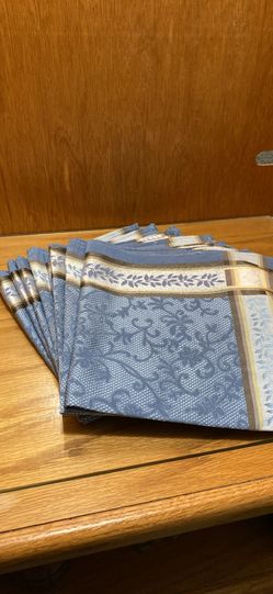 8 Large 18” X 18” Napkins - NEW - Tropicana & Decatur Area 