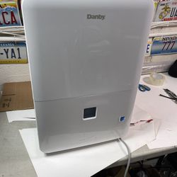 Danby 50 Pint Dehumidifier in White. DDR050BJWDB