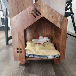 Wooden Cat House With Scratching Pad