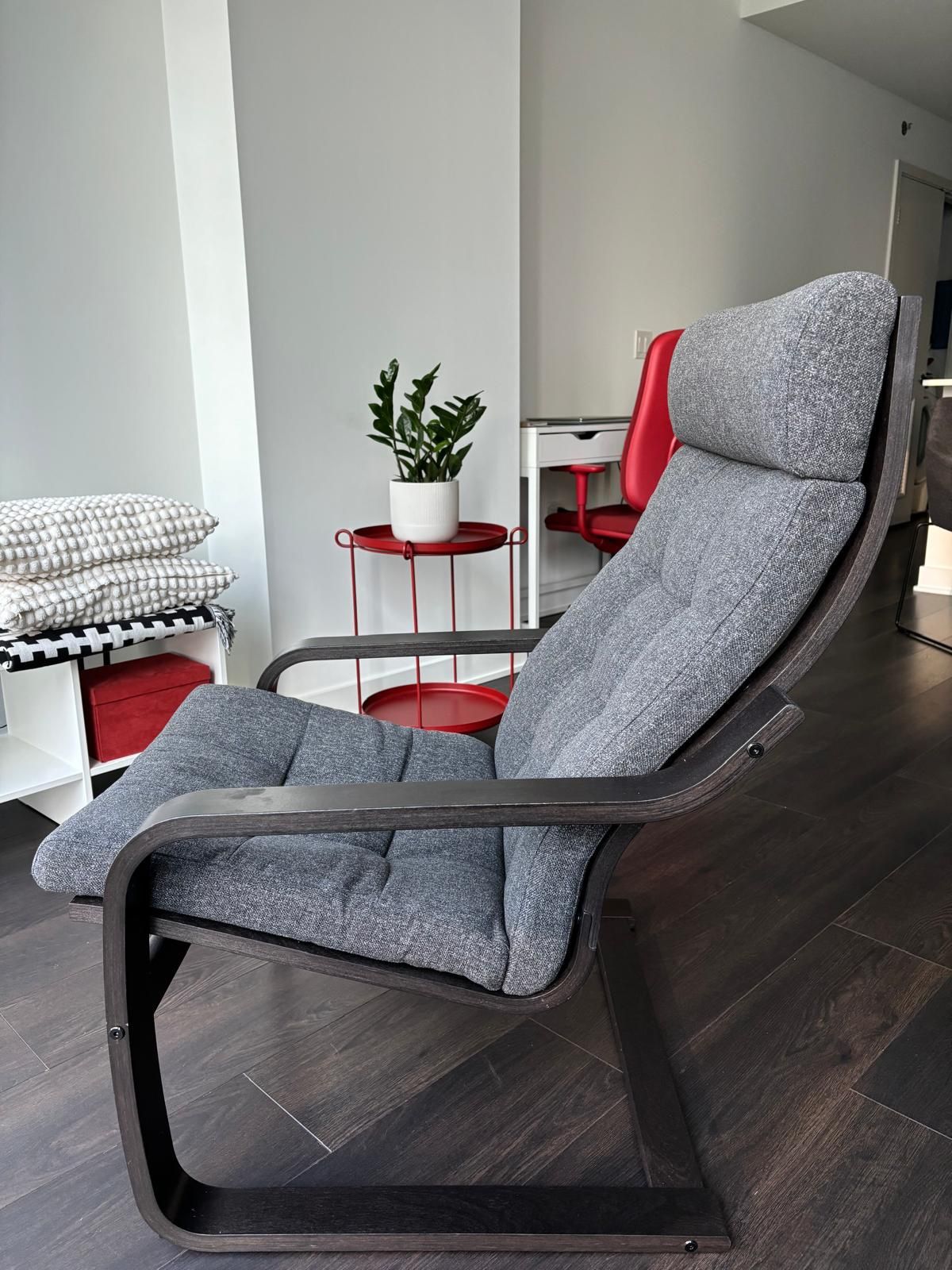 2 armchairs and 1 ottoman (square pouffe)